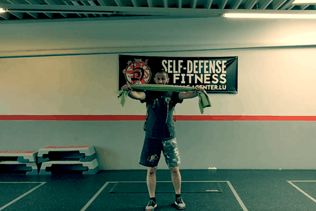 Des exercices simples à faire à la maison. (Photo: Krav Maga Center)