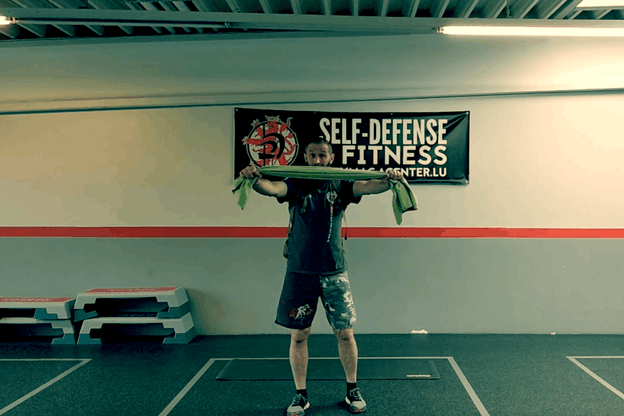 Des exercices simples à faire à la maison. (Photo: Krav Maga Center)