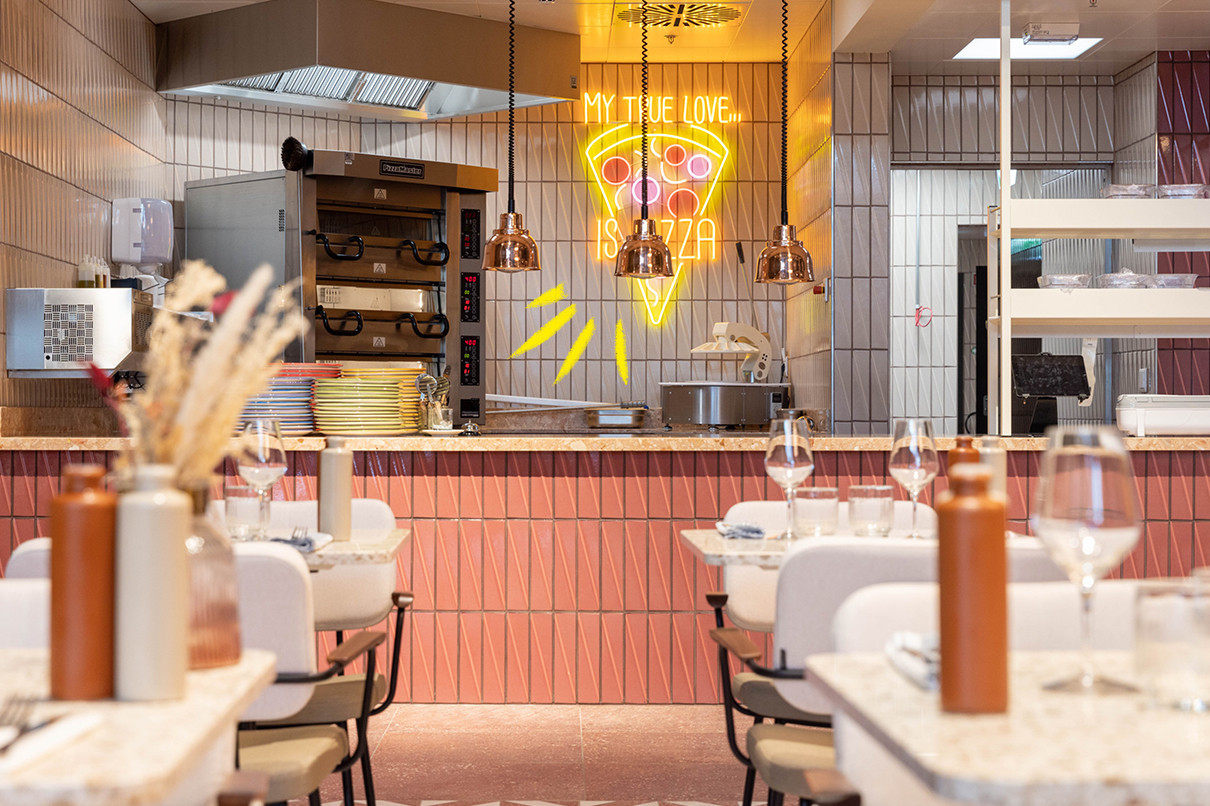 Une déco branchée, des pizzas comme s’il en pleuvait et de la rôtisserie coquine: La Familia promet des instants de partage gourmand à la clientèle du centre commercial Copal de Grevenmacher…  (Photo: Maison Moderne)