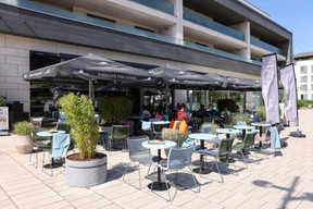 During the summer season, the sun-drenched terrace is the perfect place to enjoy a Côtes de Provence Château Maïme Cuvée Héritage or Cuvée Promise rosé, or to toast a special occasion with a white or rosé crémant. Marie Russillo (Maison Moderne)