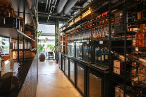 The focal point of the unique interior is the wine cellar with its full-height glass wall, housing Cuvées Prestiges, classic vintages and rare wines that collectors will love. Marie Russillo (Maison Moderne)