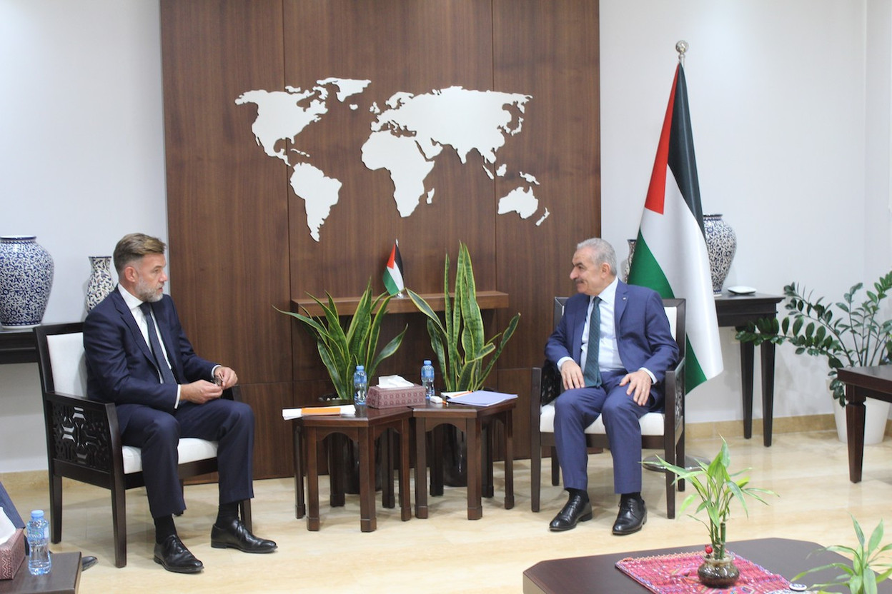 Minister of cooperation and humanitarian action Franz Fayot with Palestinian prime minister Mohammad Shtayyeh. MAEE