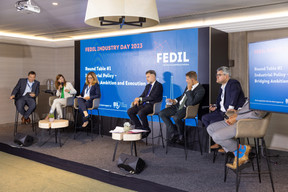 (l-r) René Winkin, general manager, Fedil; Anne Calteux, head of representation of the European Commission to Luxembourg; Jana Meisser, head of special projects, long products, ArcelorMittal; Franz Fayot (LSAP), minister of the economy; Christophe Hansen, member of the European Parliament; Pierre Laffont, director, EU Affairs, France Industrie. Photo: Romain Gamba/Maison Moderne