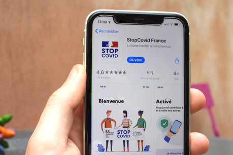 Avec moins de 2% de la population résidente qui l’a téléchargée, l’application StopCovid n’est d’aucune utilité. Près d’un utilisateur sur quatre l’a même supprimée. (Photo: Shutterstock)