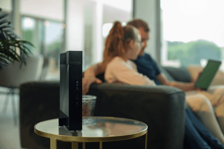 Orange Luxembourg renforce son écosystème fibre avec la Livebox, une box qui permet d’accéder à des fonctionnalités de gestion et suivi de son réseau, comme le contrôle à distance des appareils.  (Photo: Orange Luxembourg)