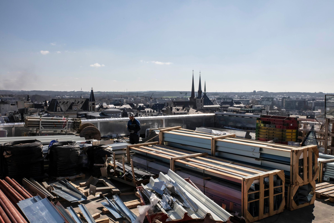 Vue depuis le toit vers la cathédrale. (Photo: Jan Hanrion / Maison Moderne)