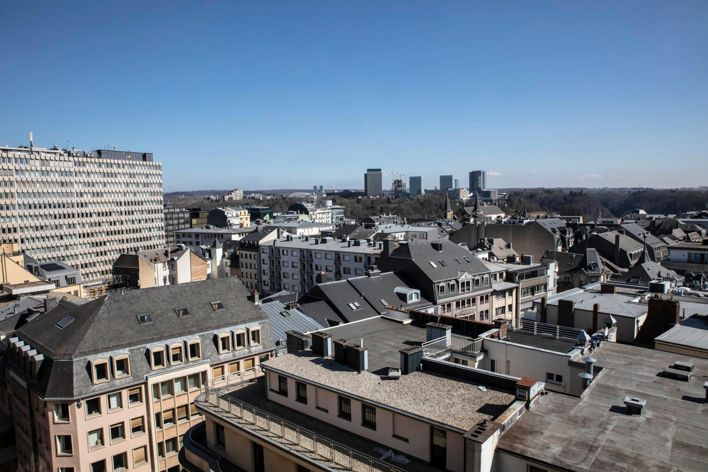 Depuis les toits,  le Kirchberg se dévoile. (Photo: Jan Hanrion / Maison Moderne)