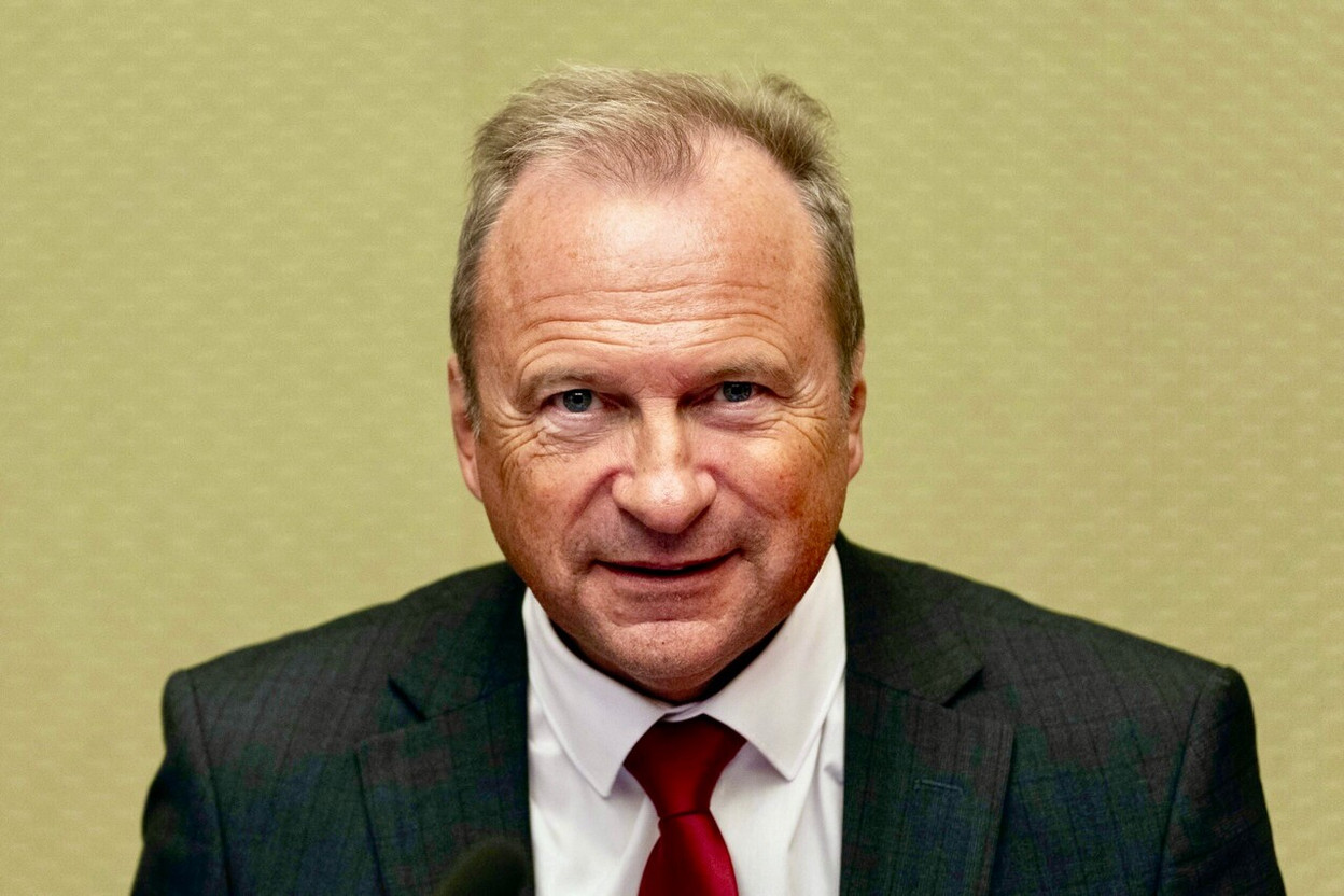 Finance Minister Gilles Roth’s table showed receipts rising from €2.65bn in 2023 to €3.55bn in 2024 and €3.84bn in 2025. Photo: Paperjam