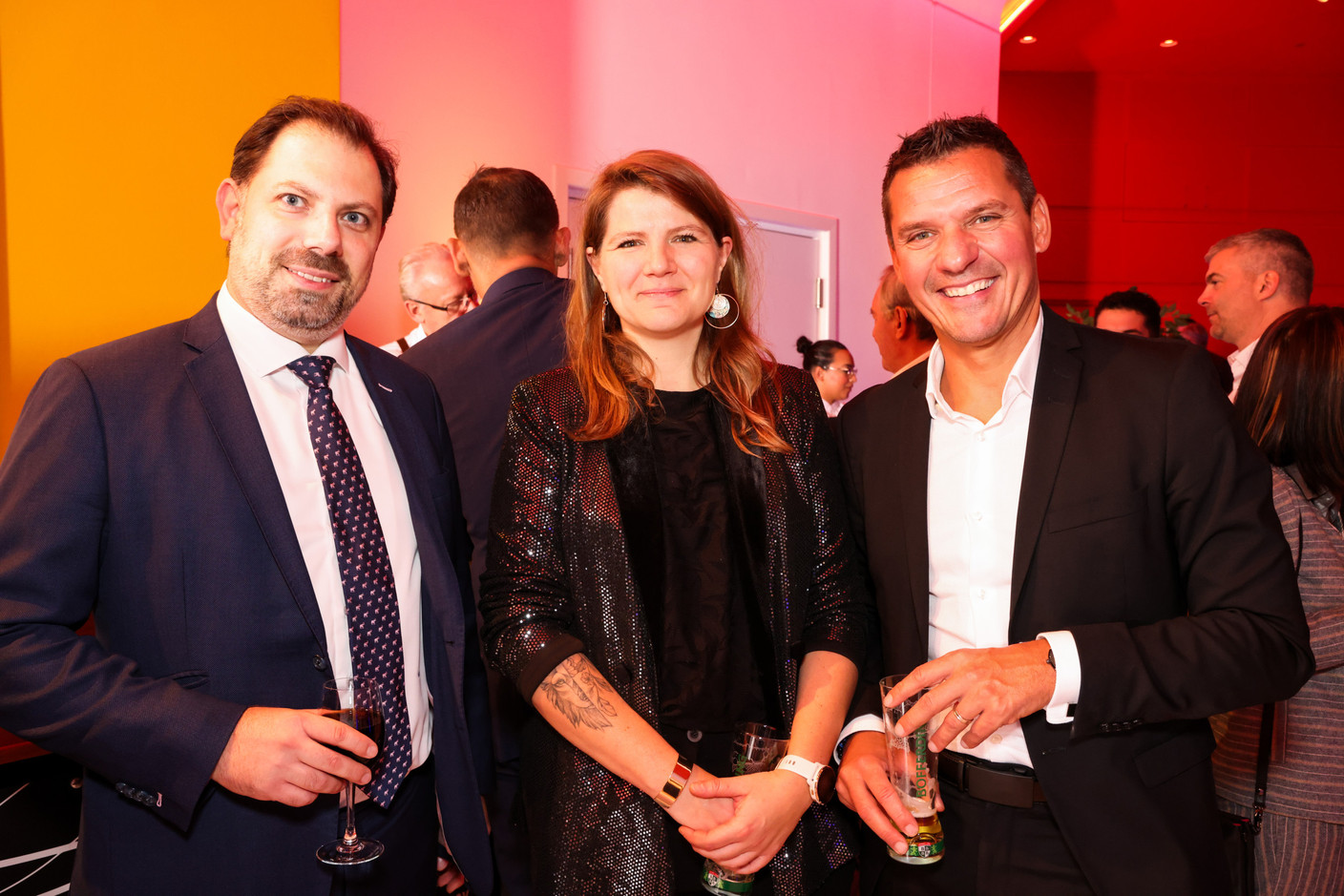 Julie Castiaux (KPMG) in the middle and Alan Picone (KPMG) on the right, at the 2023 Finance Awards, which took place on Tuesday 21 November 2023 at Casino 2000 in Mondorf.. Photo: Eva Krins and Marie Russillo/Maison Moderne