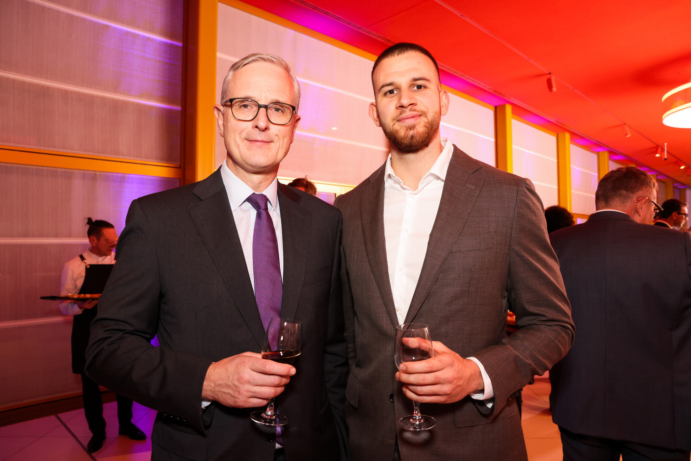 Frank Rückbrodt (Deutsche Bank) and Philippe Raphael (Maison Moderne) at the 2023 Finance Awards, which took place on Tuesday 21 November 2023 at Casino 2000 in Mondorf. Photo: Eva Krins and Marie Russillo/Maison Moderne