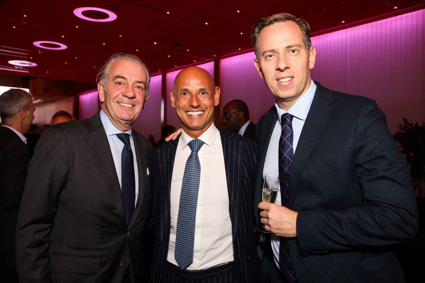 Bob Kneip (Kneip Management) on the left, Luca Derlin (Deutsche Bank), centre, at the 2023 Finance Awards, which took place on Tuesday 21 November 2023 at Casino 2000 in Mondorf. Photo: Eva Krins and Marie Russillo/Maison Moderne