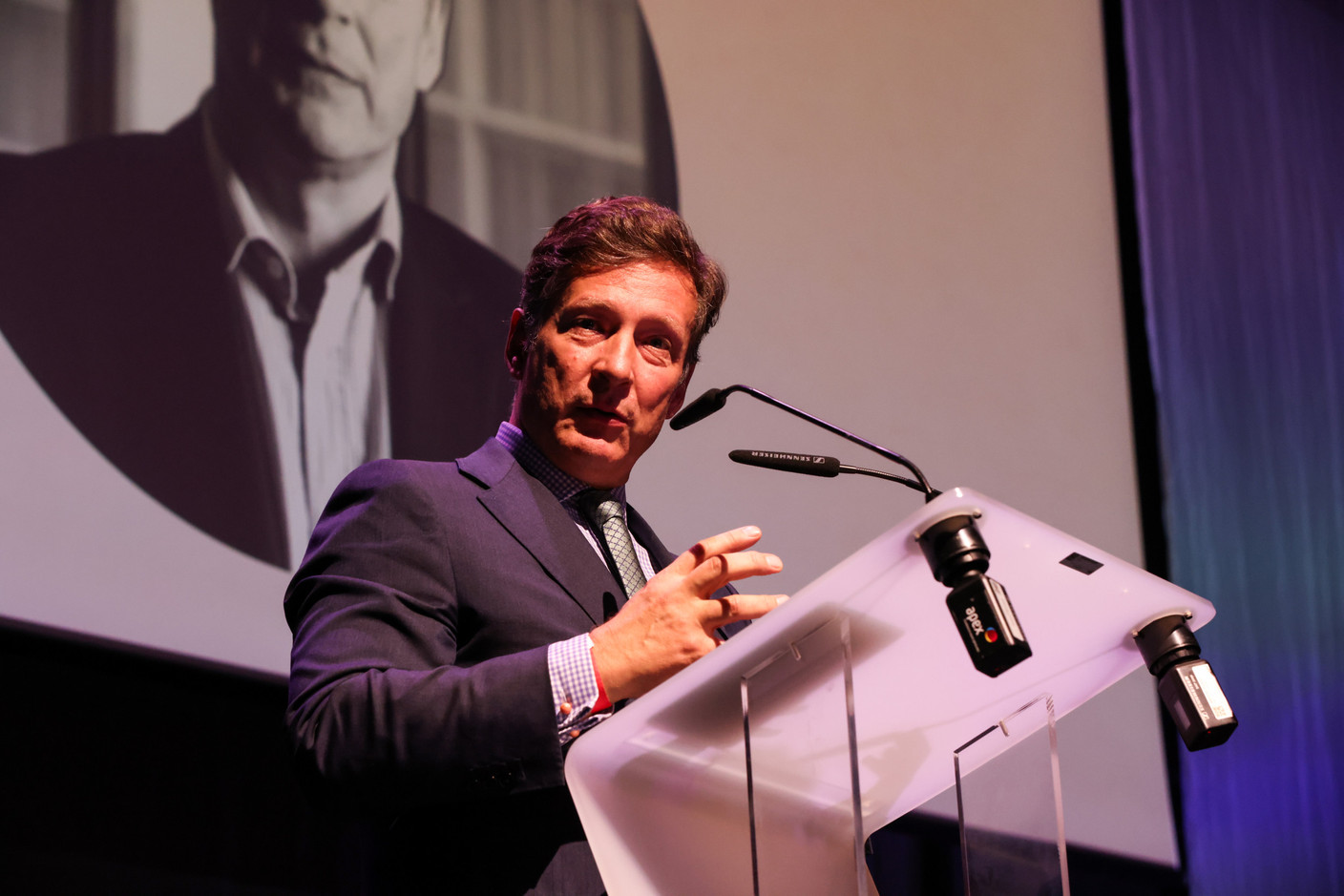 In his introductory remarks at the 2023 Finance Awards, Nicolas Mackel (Luxembourg for Finance) thanked the organisers for “bringing together bankers, asset managers, insurers, lawyers, and everybody in one room” for the event. Photo: Eva Krins and Marie Russillo/Maison Moderne