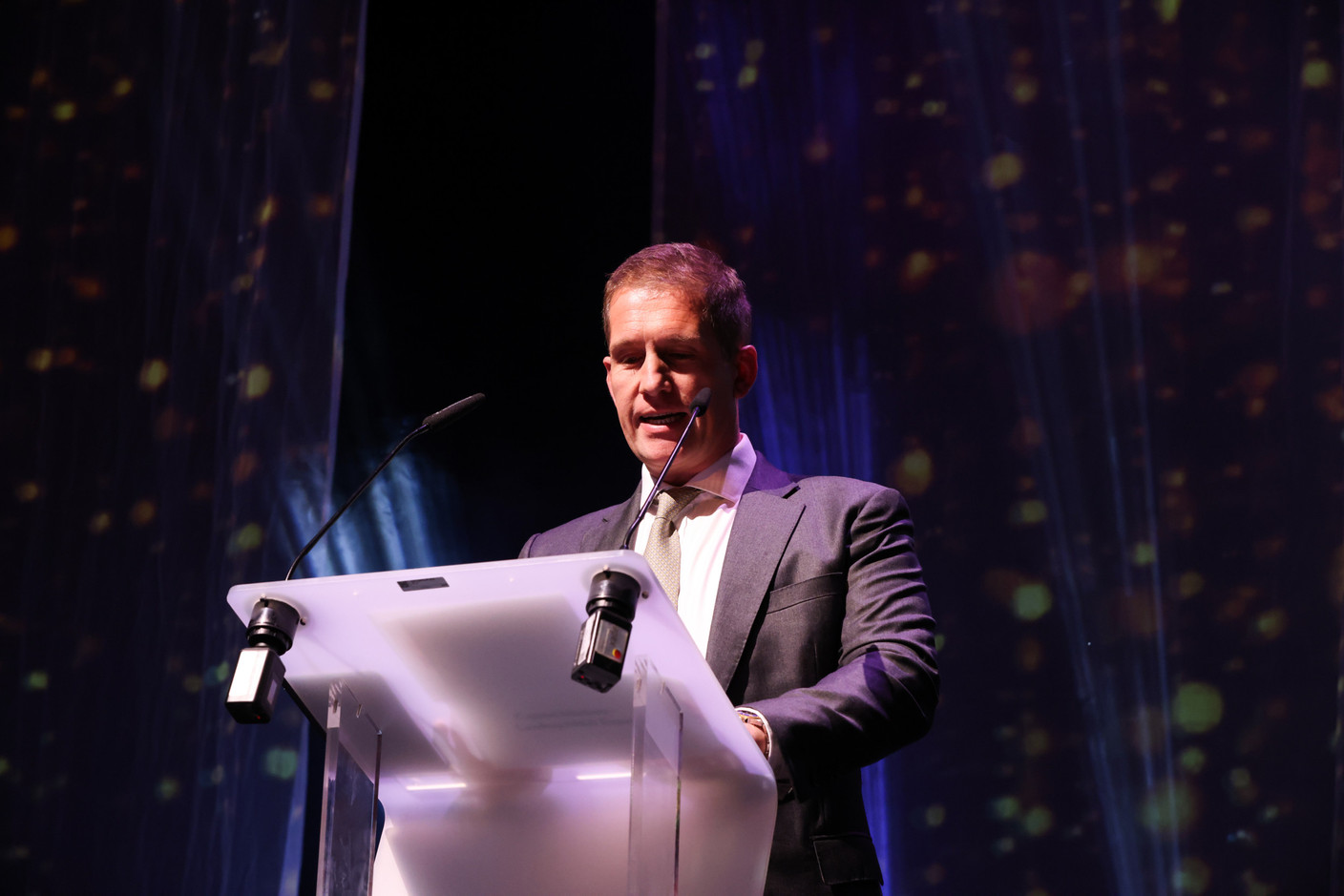 Neil Wise (Clearstream) presented the “Private equity executive” award during the 2023 Finance Awards, which took place on Tuesday 21 November 2023 at Casino 2000 in Mondorf. Photo: Eva Krins and Marie Russillo/Maison Moderne