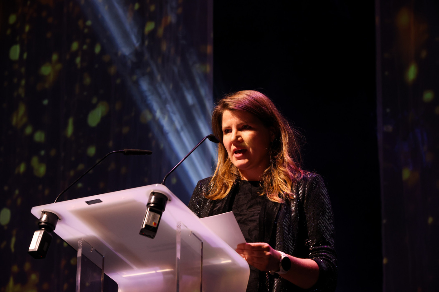 Julie Castiaux (KPMG) presented the “ESG champion” award during the 2023 Finance Awards, which took place on Tuesday 21 November 2023 at Casino 2000 in Mondorf. Photo: Eva Krins and Marie Russillo/Maison Moderne