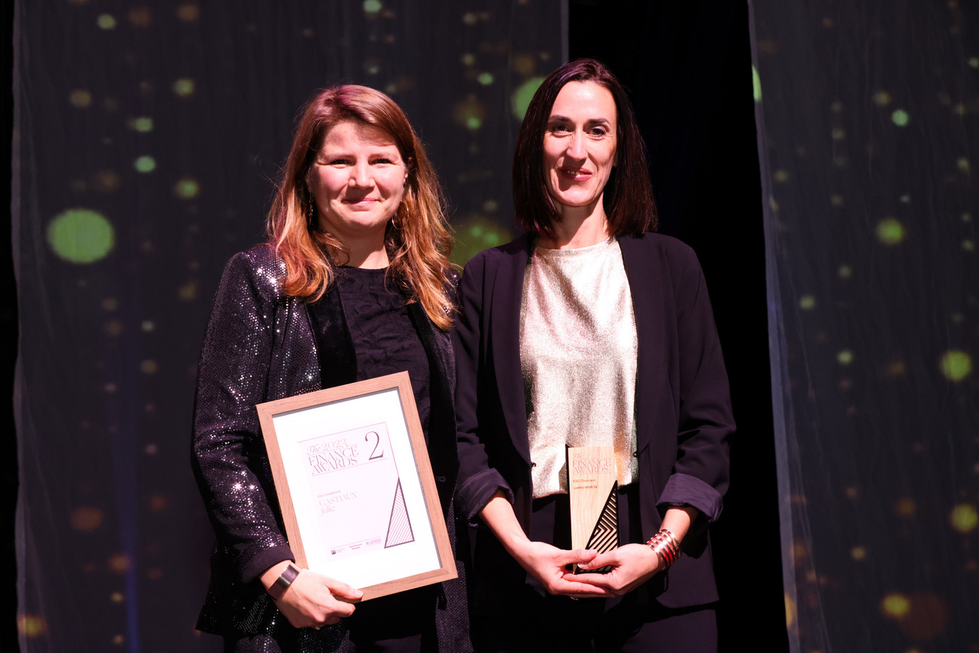 Julie Castiaux (KPMG) and Laetitia Hamon (Luxembourg Stock Exchange). Hamon was the winner in the “ESG champion” category at the 2023 Finance Awards, which took place on Tuesday 21 November 2023 at Casino 2000 in Mondorf. Photo: Eva Krins and Marie Russillo/Maison Moderne