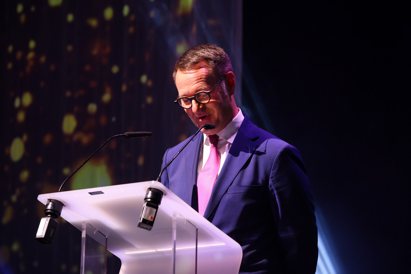 Stéphane Ries (Quintet) presented the “Insurance personality” award at the 2023 Finance Awards, which took place on Tuesday 21 November 2023 at Casino 2000 in Mondorf. Photo: Eva Krins and Marie Russillo/Maison Moderne