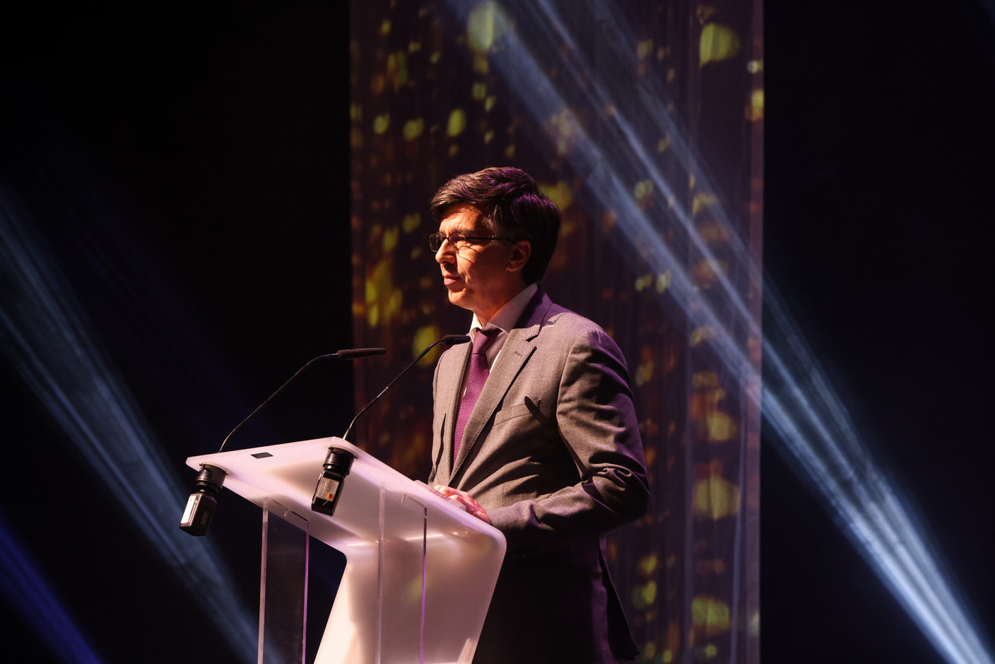 Alain Kunnen (Satisco) presented the “Banking personality” award at the 2023 Finance Awards, which took place on Tuesday 21 November 2023 at Casino 2000 in Mondorf. Photo: Eva Krins and Marie Russillo/Maison Moderne