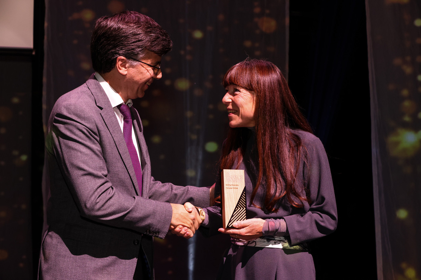 Alain Kunnen (Satisco) and Françoise Thoma (Spuerkeess). Thoma was the winner in the “Banking personality” category at the 2023 Finance Awards, which took place on Tuesday 21 November 2023 at Casino 2000 in Mondorf. Photo: Eva Krins and Marie Russillo/Maison Moderne
