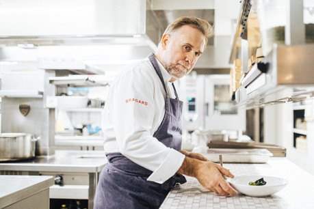 À la fois enthousiaste et conscient de son succès, le chef Cyril Molard ne prend cependant rien pour acquis et mise sur la constance et la maîtrise de son savoir-faire pour ravir sa clientèle post-confinement. (Photo: Maison Moderne)