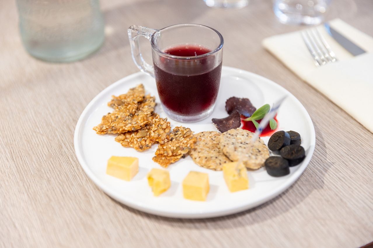 This platter is a “taste of Finnish forests,” says Kati Pohjanmaa. It features bilberry juice, gluten-free crackers sweetened with birch sap, chunks of cheddar cheese with spruce buds, dried reindeer meat, a splash of lingonberry sauce and pieces of sweet liquorice. Photo: Romain Gamba/Maison Moderne
