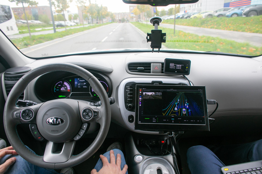 While tech giants are closing down their autonomous car development units, because they are too costly for too few returns, Luxembourg researchers have cautiously conducted their first ‘real world’ driving test, on the streets of Kirchberg on 3 November 2022. Photo: Matic Zorman