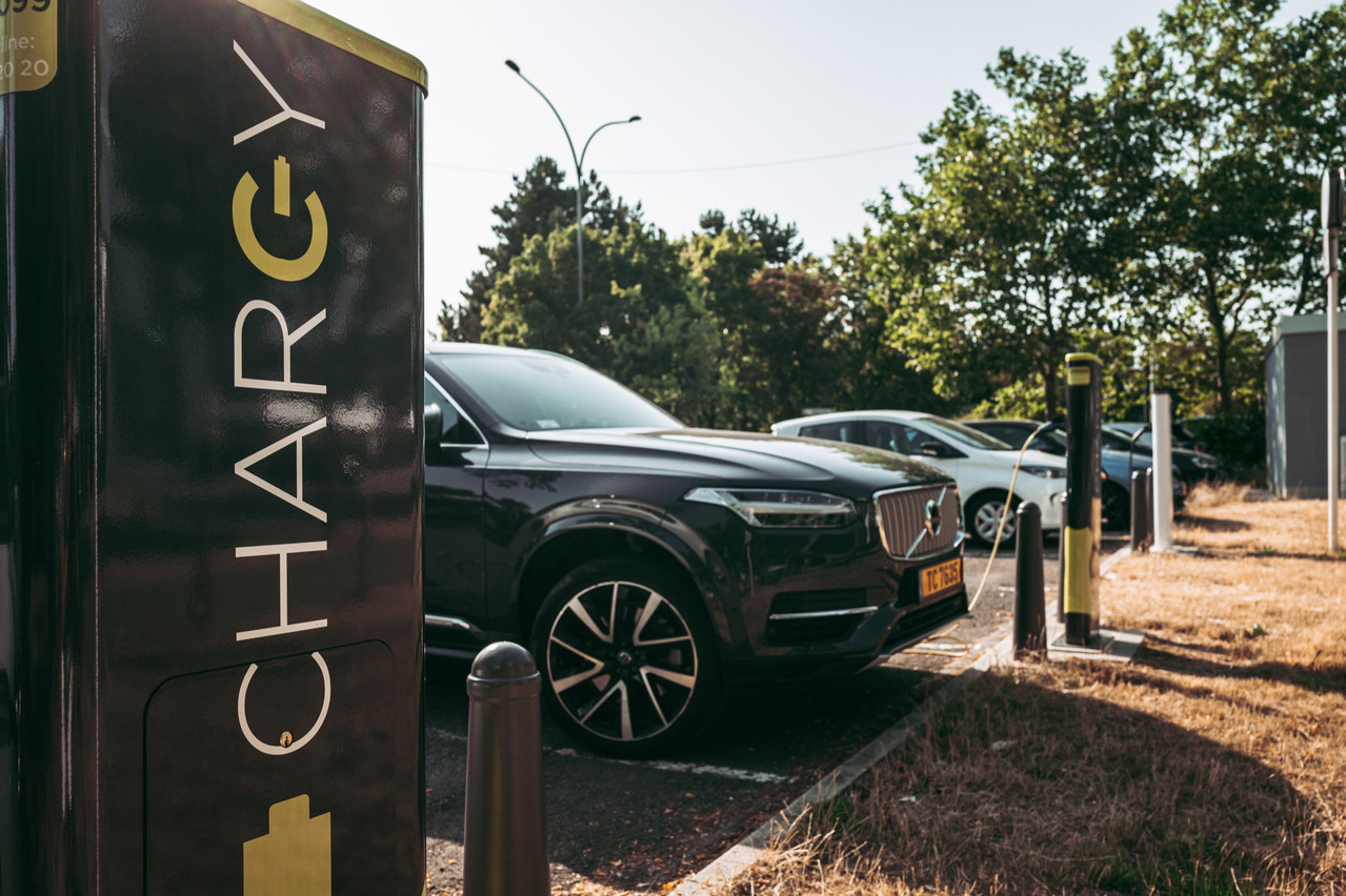 In the coming years, a total of 88 fast charging stations will be installed in Luxembourg to support the transition from thermal to electric vehicles. (Photo: Shutterstock)