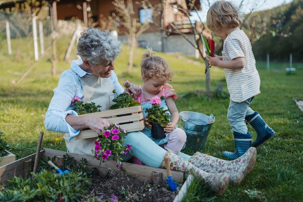 With an ageing population and a slowdown in employment, the annual Social Security surplus could shrink by 85% by 2030. (Photo: Shutterstock)