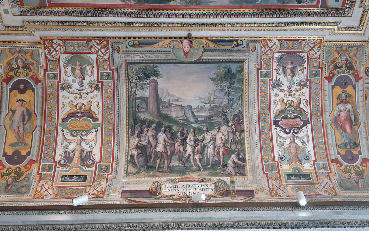 In this spectacularly beautiful palace, the masterpieces seem to have found the ideal setting, between monumental frescoes and sculptural staircases. (Photo: Emilio Naud) 