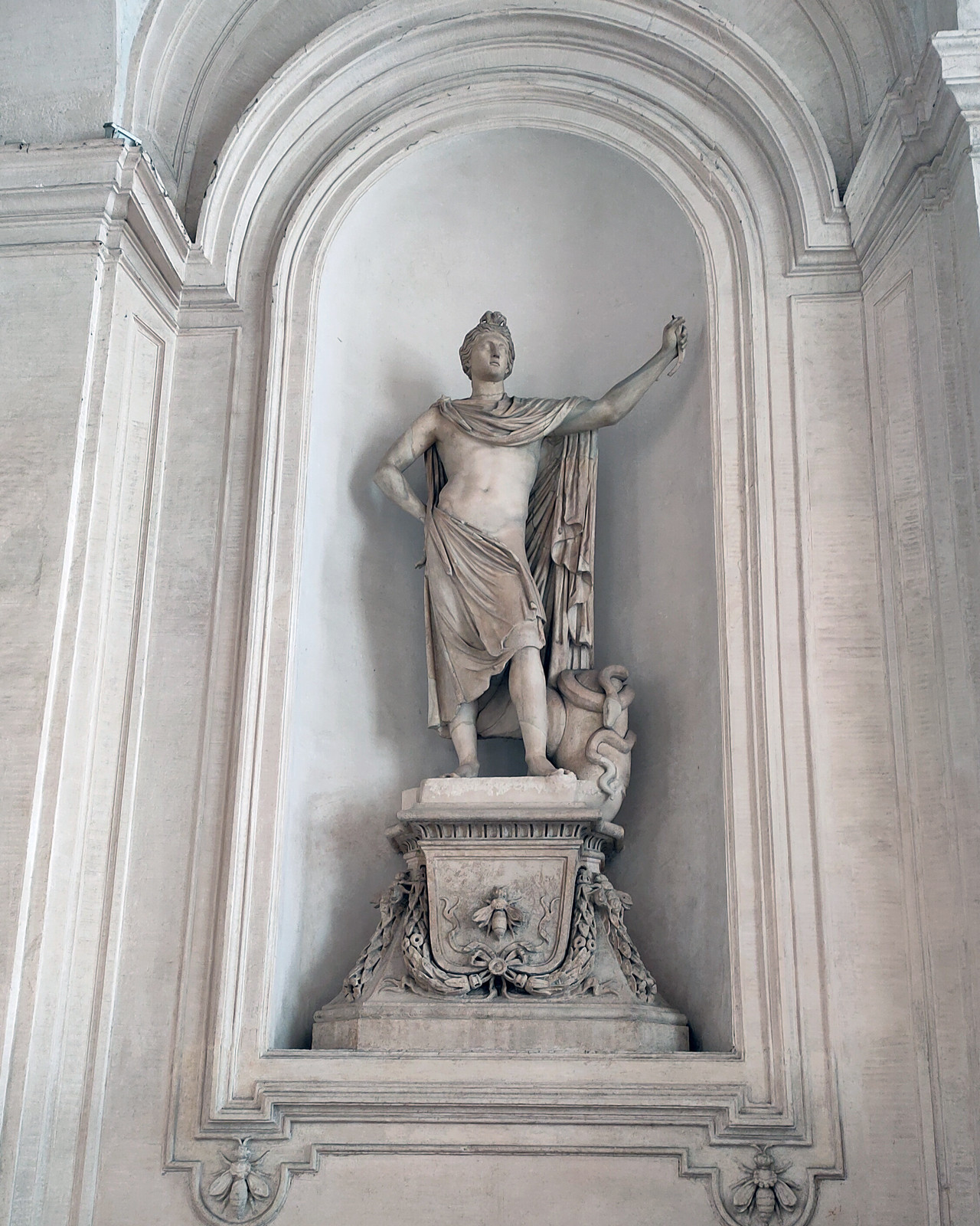 In this spectacularly beautiful palace, masterpieces seem to have found the ideal setting, between monumental frescoes and sculptural staircases. (Photo: Emilio Naud) 