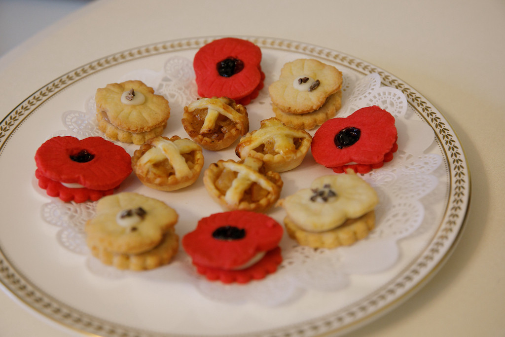 Poppy-shaped biscuits were offered to guests Matic Zorman/Maison Moderne