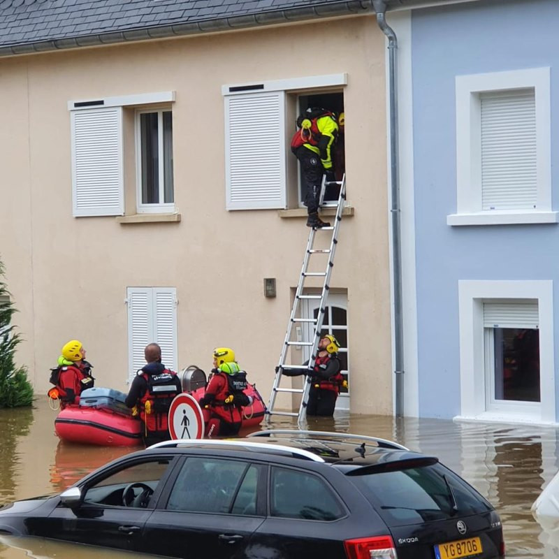 Luxembourg insurance body ACA expects to receive millions of euros in claims following this week’s flooding. Pictured: Firefighters are seen conducting a rescue operation, 15 July 2021. CGDIS