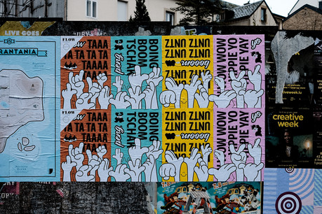 Le projet «Flow» donne carte blanche à quatre graphistes, dont Laurent Daubach, pour la création d’affiches à coller sur des palissades. (Photo: Cercle Cite-Iyoshi Kreutz)
