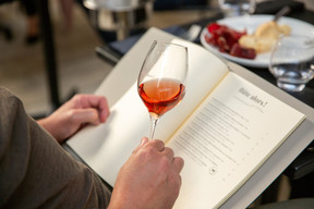 The Flûte Alors! champagne, wine and spirits list includes more than 260 references. Photo: Romain Gamba / Maison Moderne