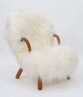 Ce rare fauteuil Clam de Philip Arctander (circa 1945) en chêne et peau de chèvre naturelle d’Himalaya fait partie des pièces maîtresses de la foire. ((Photo: Antiques & Art Fair Luxembourg))