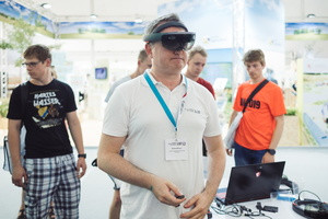 Grâce à ces lunettes de réalité virtuelle, chaque participant pourra voir l'utilité du drone pour l'agriculture. (Photo: LIST)