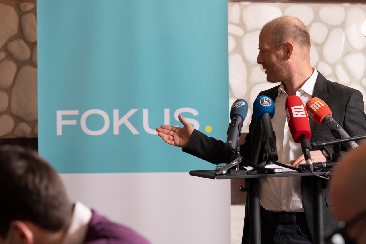 En l’absence de Frank Engel, le président de Fokus, Marc Ruppert, a officialisé, ce lundi 21 février 2022, le lancement du nouveau parti politique qui veut «valoriser l’engagement des citoyens». (Photo: Guy Wolff/Maison Moderne)
