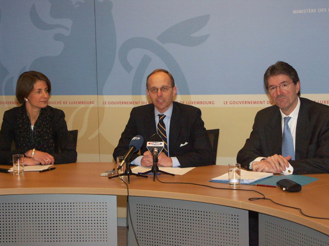 Il y a 15 ans, la naissance de la Fondation de Luxembourg avait été annoncée par Luc Frieden – entouré par Tonika Hirdman et Pierre Bley. Ce même Luc Frieden, qui, en qualité de Premier ministre, prononcera ce 17 janvier un discours. (Photo: Fondation de Luxembourg)