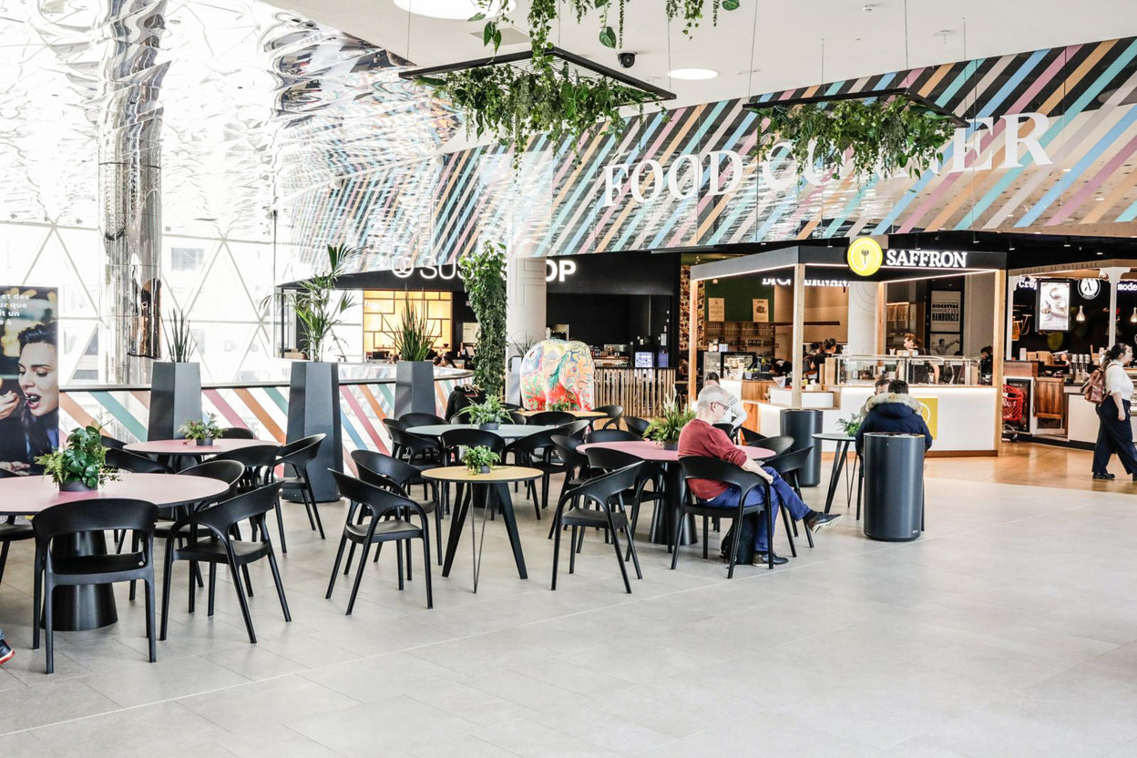 Nouvelle terrasse dans l’espace Food Corner du Shopping Center Cloche d’Or.  Marie Russillo – Maison Moderne