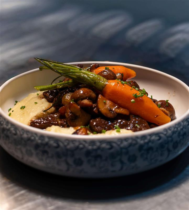 The restaurant Azur assumes a generous and well-kept French cuisine. (Photo: Mansogroup)
