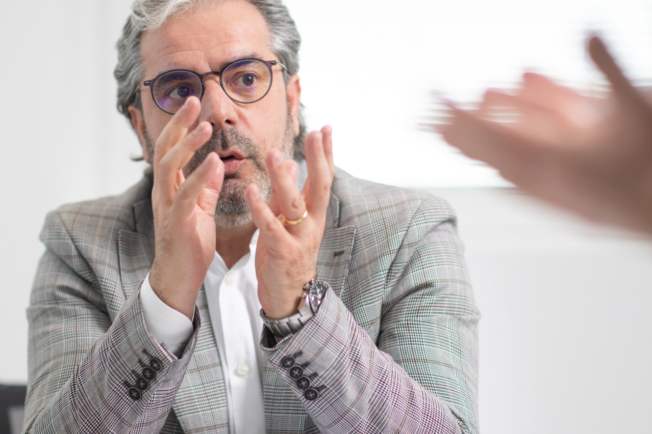 CEO of Dussmann Luxembourg since January this year, Tun Di Bari likes to compare running a company to running a football club: “You defend the same values of respect, fair play and team spirit.” Photo: Guy Wolff/Maison Moderne