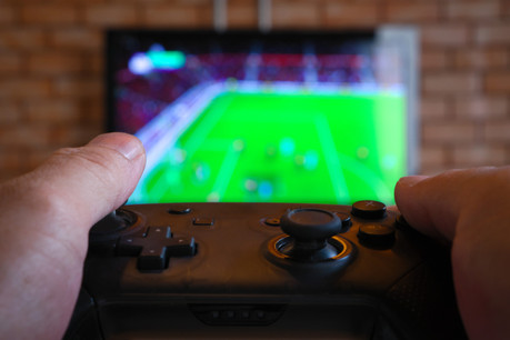 Les 32 clubs de football des deux premières divisions luxembourgeoises, représentés par des gamers, s’affronteront sur Fifa 21. (Photo: Shutterstock)