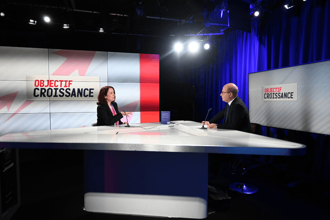 Marjorie Desloges, directrice et fondatrice de Cap Langues, sur le plateau de l’émission Objectif Croissance animée par Vincent Touraine sur BFM Business, où elle a présenté sa vision du renouveau de la formation linguistique. (Photo: Cap Langues)