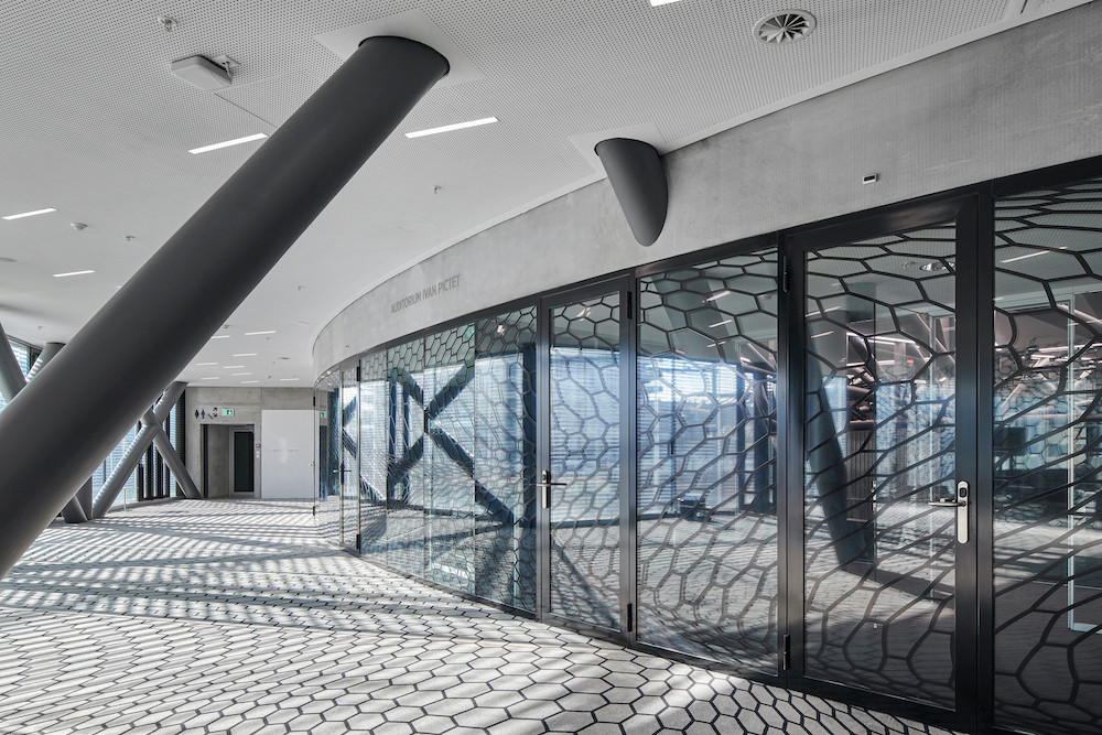 A space where architecture, innovation and sustainability meet to create unique and inspiring workplaces. (Reynaers Aluminium)