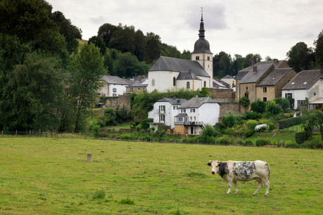 L’attrait pour les résidences secondaires et la proximité du Luxembourg dopent les prix en province de Luxembourg (ici, Chassepierre). (Photo: Shutterstock)