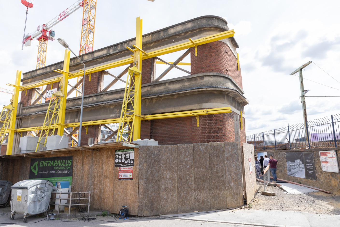 The preserved historic façade can be seen from the street. Photo: Romain Gamba / Maison Moderne