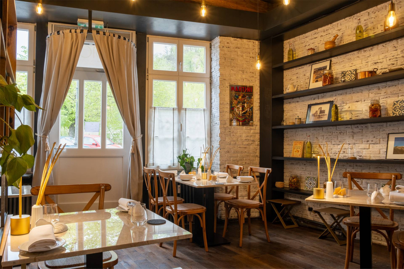 The dining room is intimate and warm. Photo: Eléonore Arnold