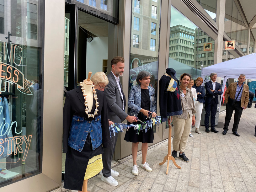 Economy minister Franz Fayot (LSAP) was present at the inauguration of the Lët'z Refashion pop-up store that took place on Monday 20 September at Royal Hamilius. Abigail Okorodus/ Delano