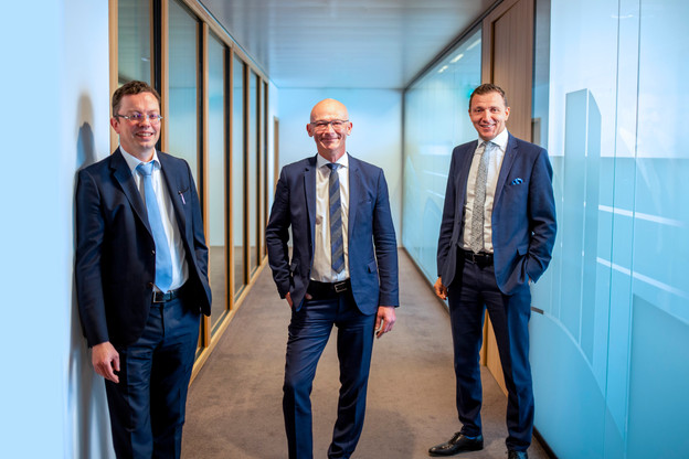 Frédérik Evrard (au centre) travaillera en étroite collaboration avec Yves Courtois (à gauche), sous la direction de David Capocci, managing partner. (Photo: KPMG)