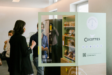 Jerry Wagner (Apothecary) et l’équipe de Cocottes présentaient, mardi 21 juillet, leur nouvelle offre commune de distributeurs intelligents pour les sociétés. (Photo: Romain Gamba / Maison Moderne)