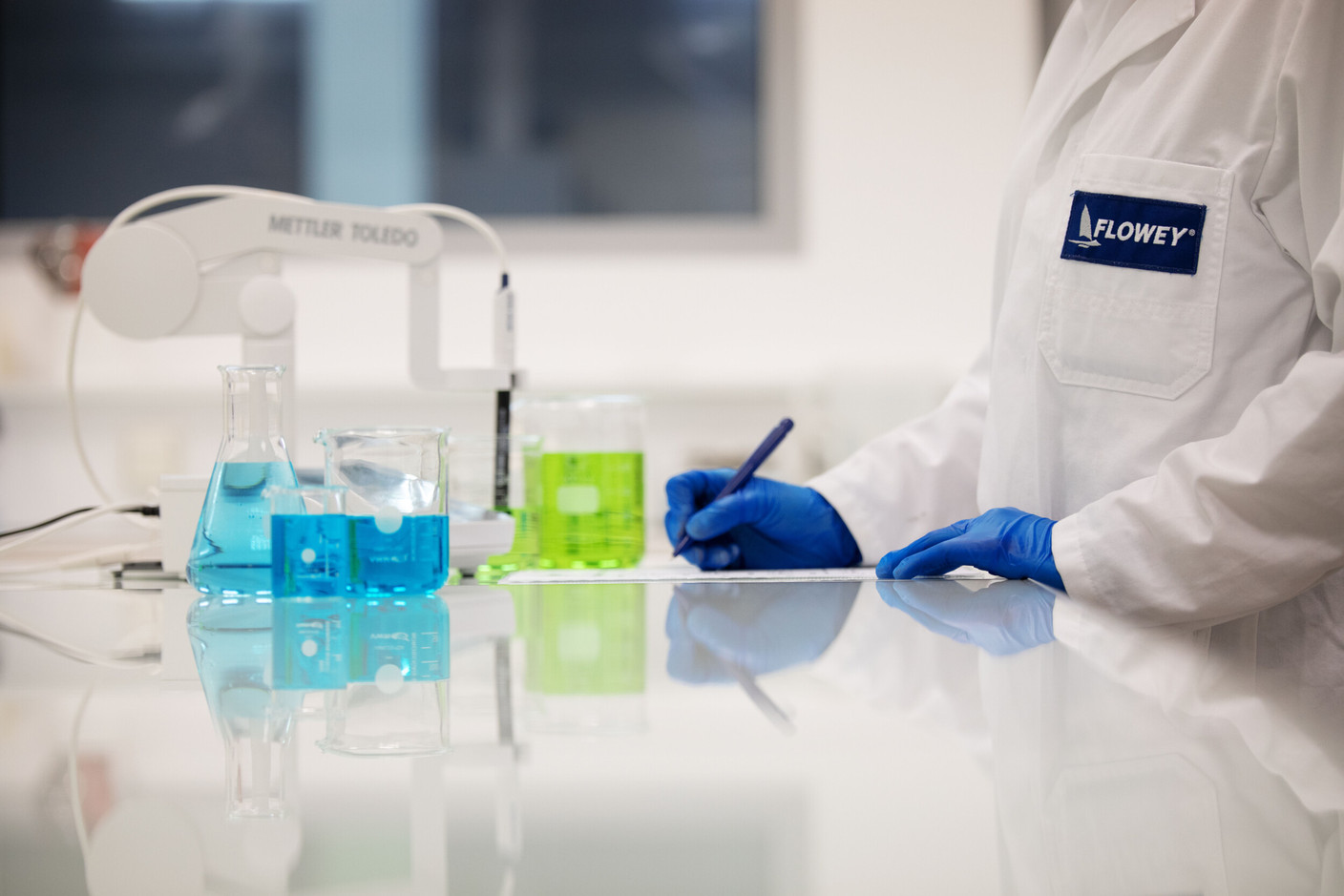 Flowey has its own R&D team, which works closely with raw material suppliers on an ongoing basis. The company uses plant-based surfactants in certain formulations – an environmental focus that was in place even before the launch of its B Corp initiative.  (Photo: Flowey)